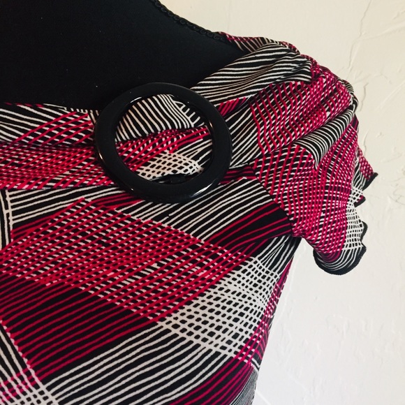 🍒 5/$20 Byerwear Blouse Short Sleeve Top - Picture 3 of 10